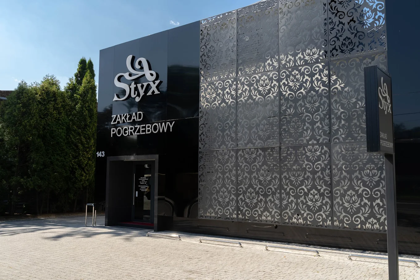 Styx - Częstochowskie Centrum Pogrzebowe - Elewacja budynku